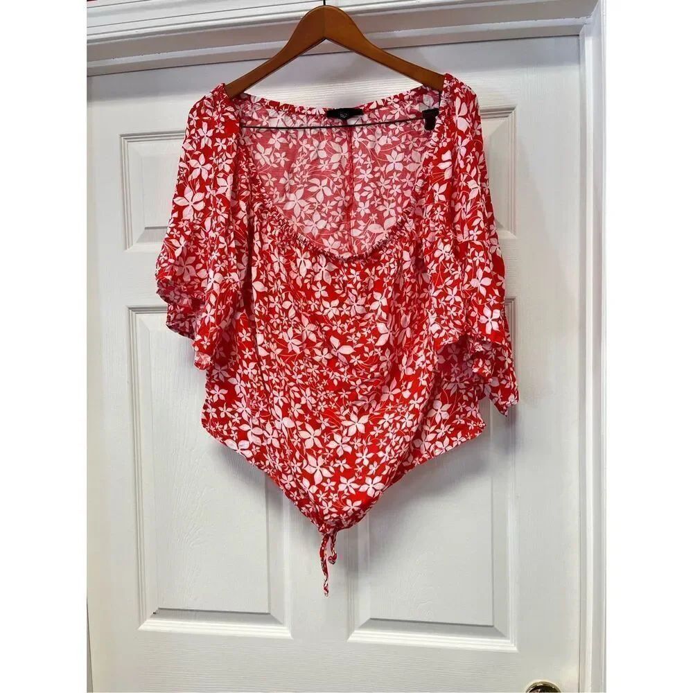 Lane Bryant Red & White Pinwheel Flower Iff the Shoulder Blouse sz 22/24 EUC